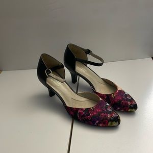 Naturalizer N5 Comfort Defiant floral Heels
